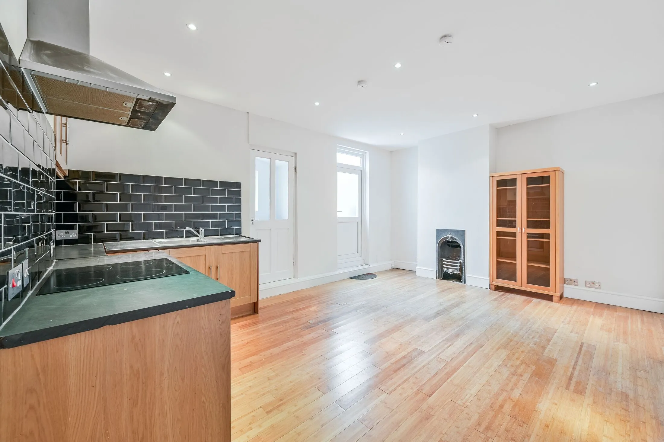 Flat Mallet Road in Greater London