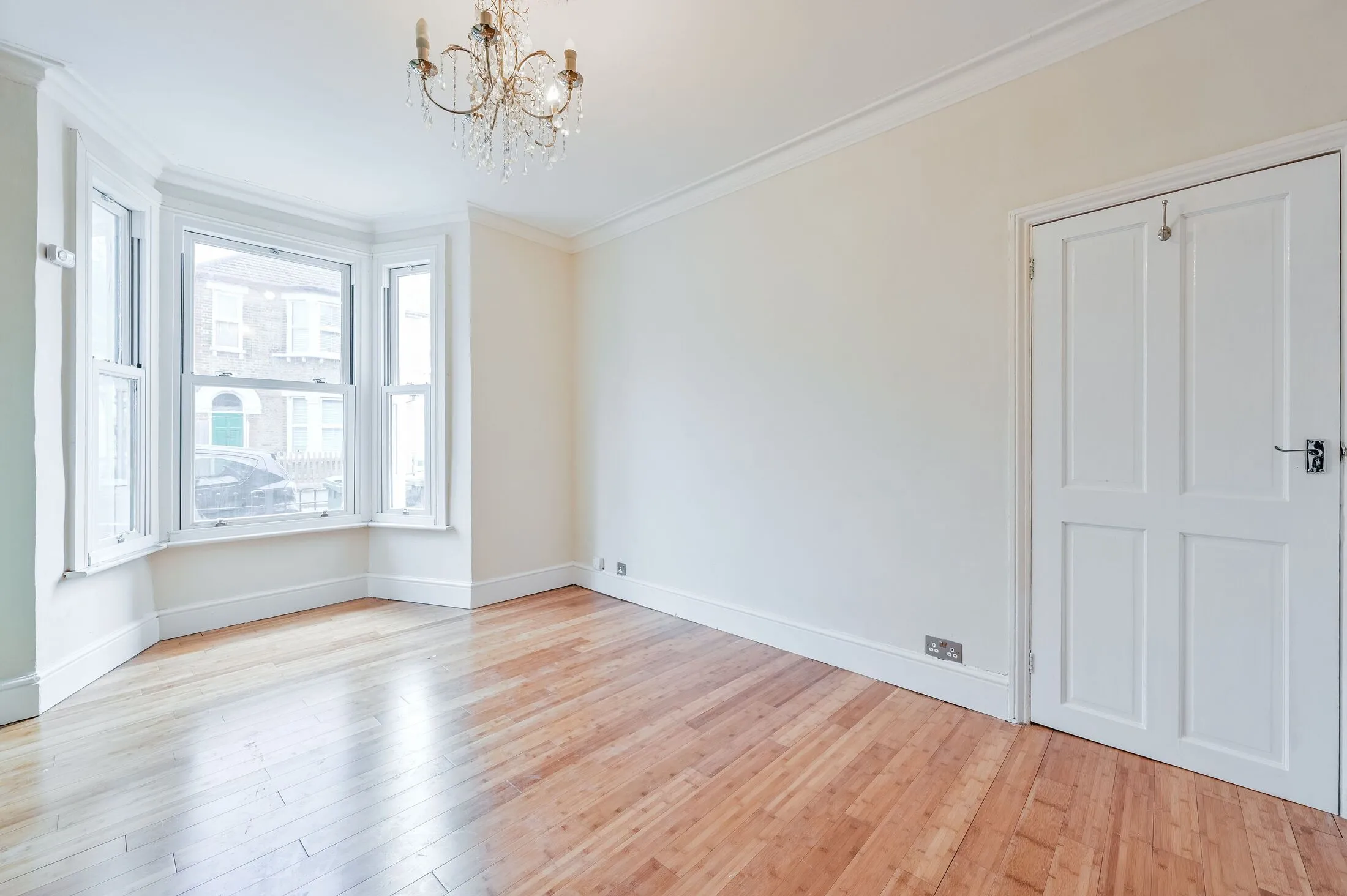 Flat Mallet Road in Greater London
