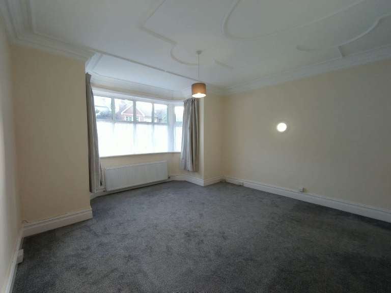 Flat Teignmouth Road in Greater London
