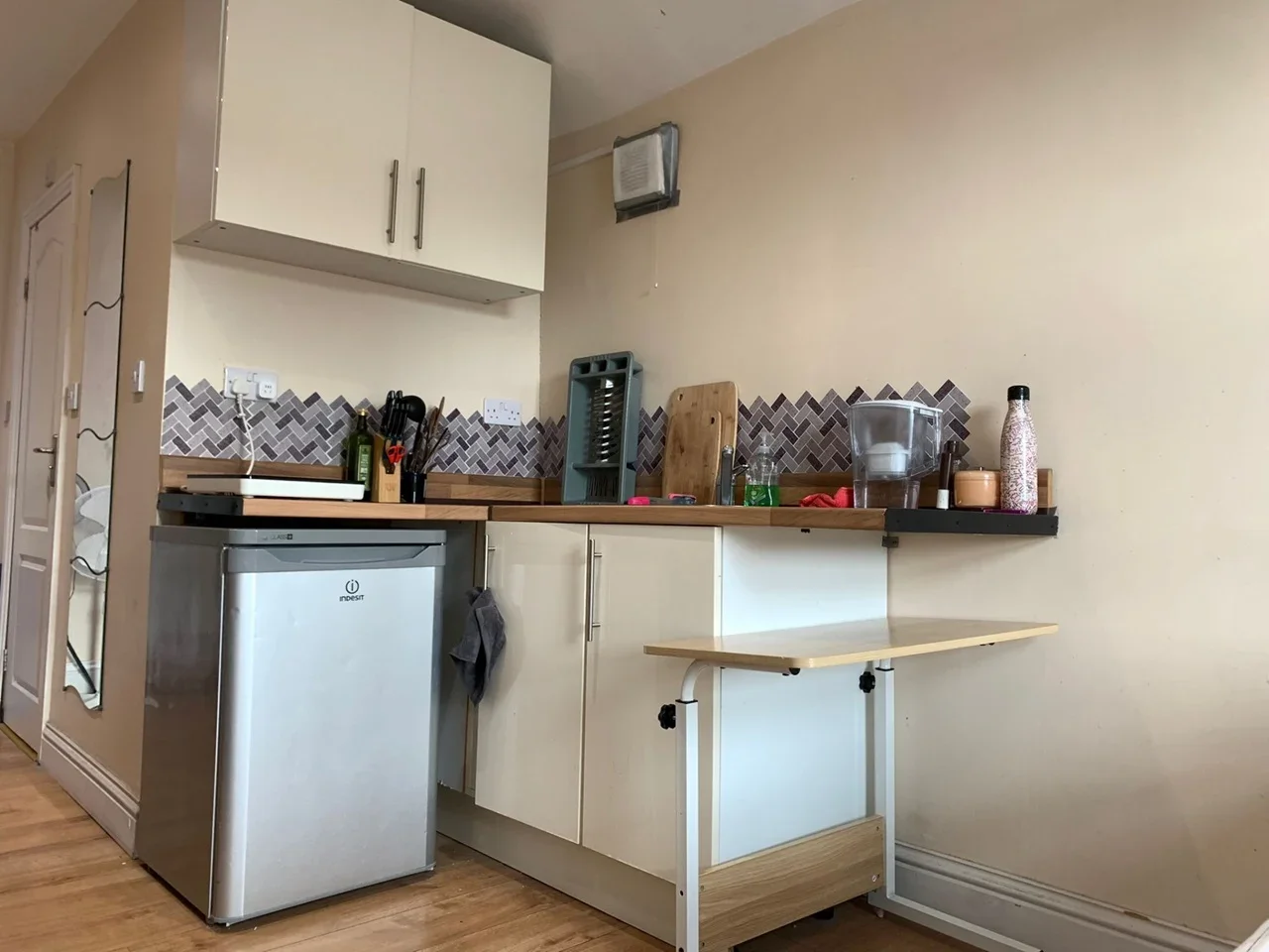 Flat Inverness Road in Greater London