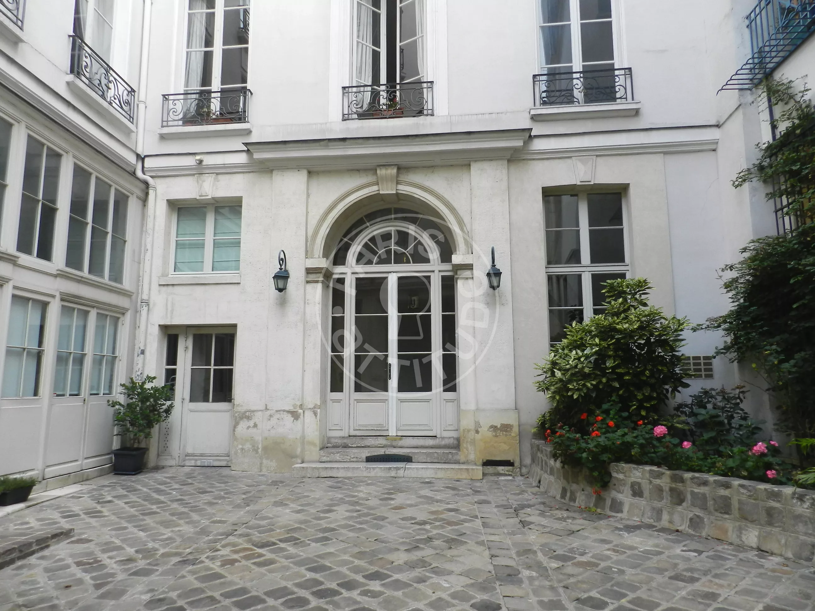 Appartement Rue Saint-Joseph à Paris