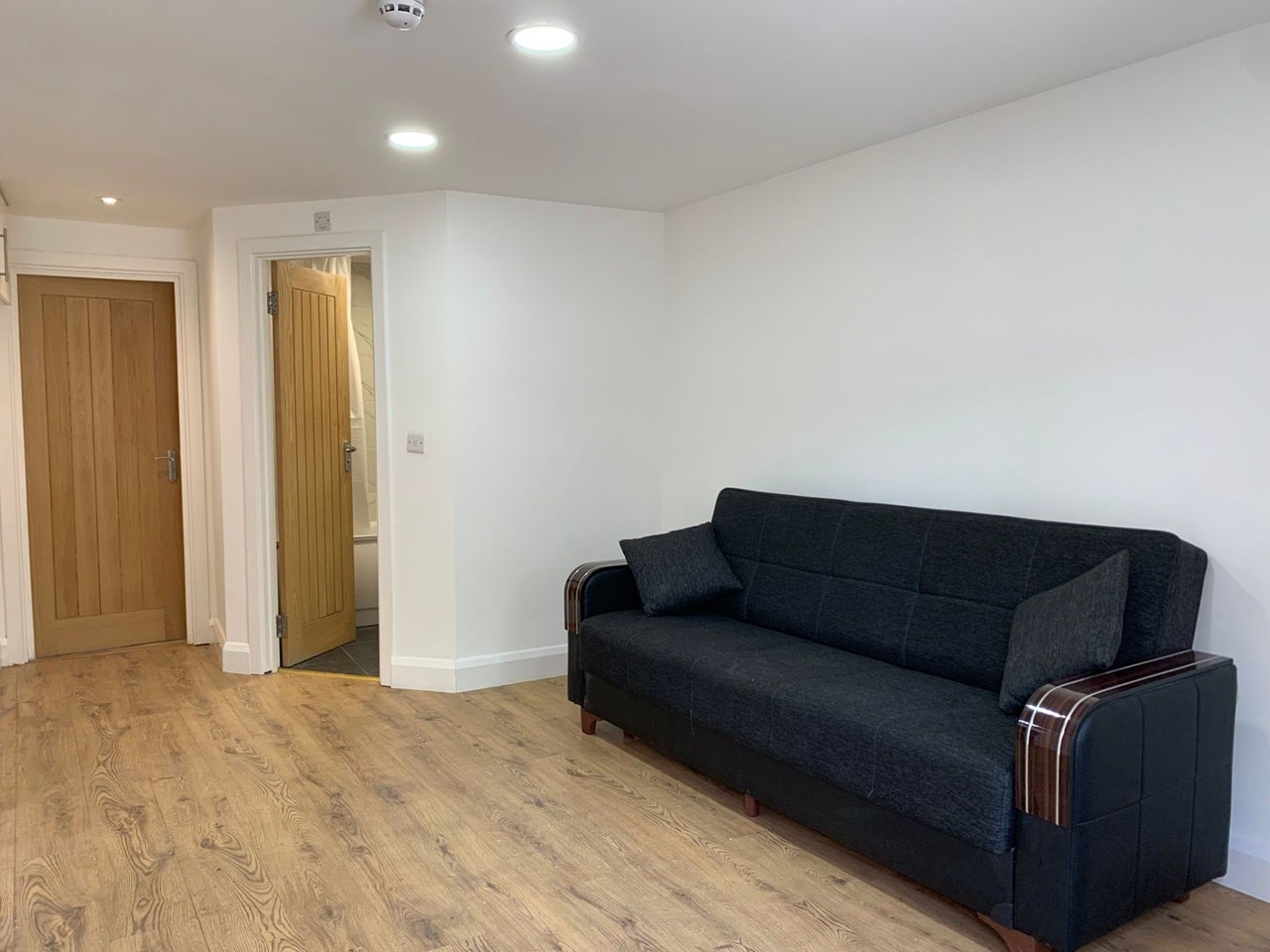 Flat Rydal Road in Greater London