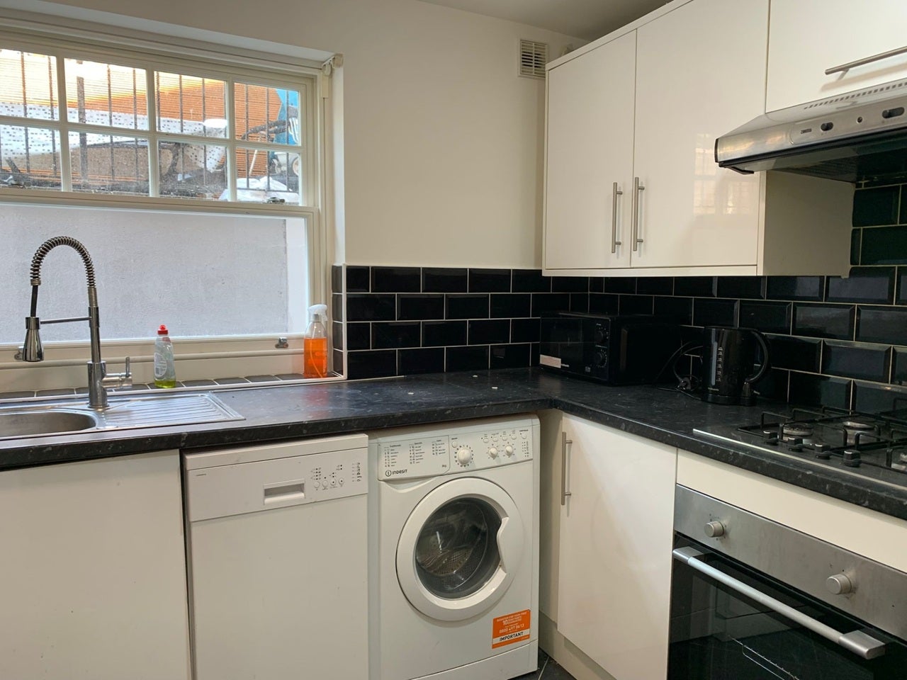Flat Rydal Road in Greater London