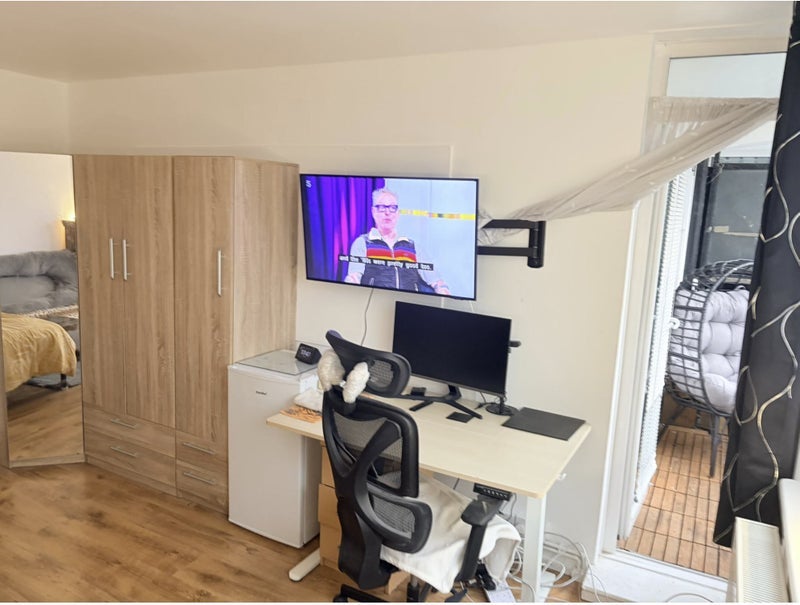 Room Gloucester Way in Greater London