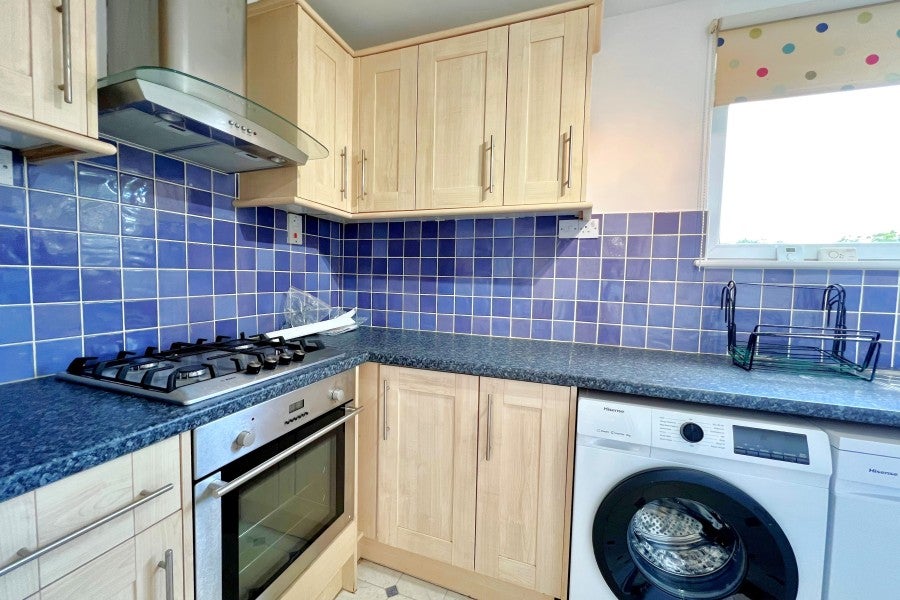 Flat Craigmore Tower in Woking
