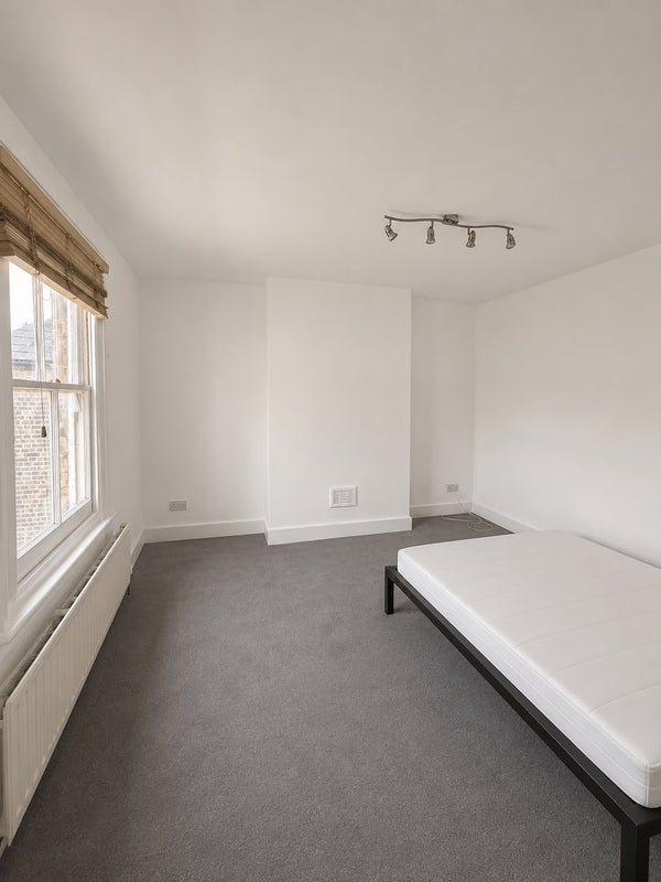 Flat Palace Road in Greater London