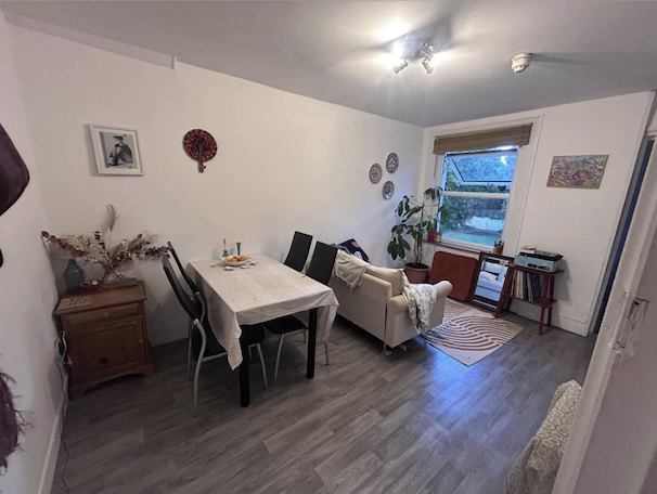 Room Mercers Road in Greater London
