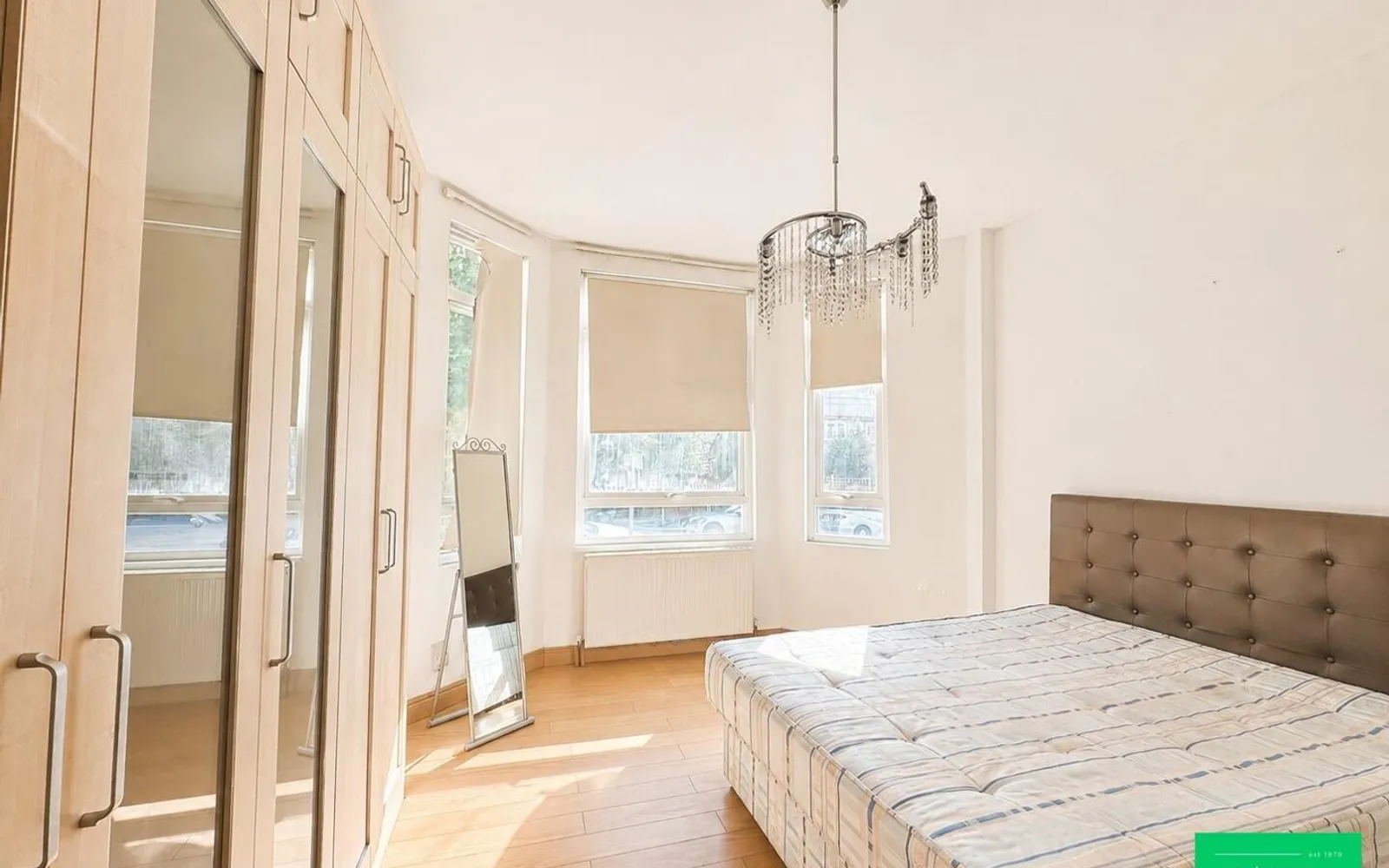 Flat Dollis Park in Greater London