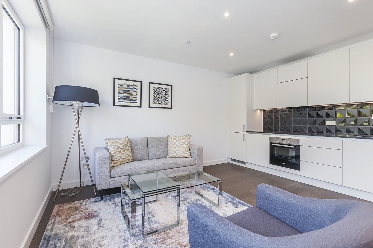 Flat Sayer Street in Greater London