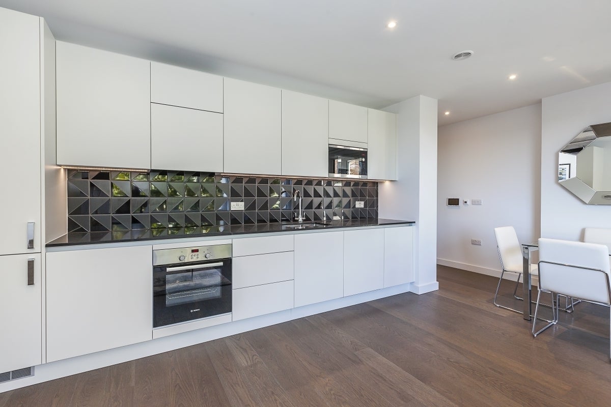 Flat Sayer Street in Greater London