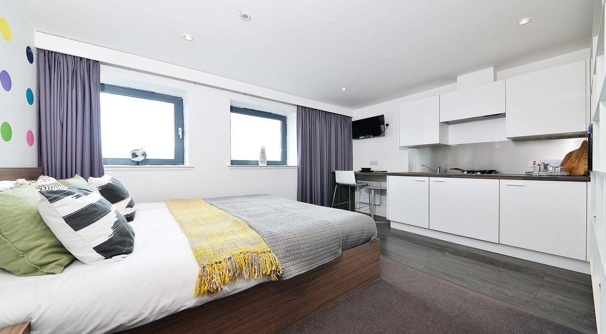 Flat Port Dundas Place in Glasgow