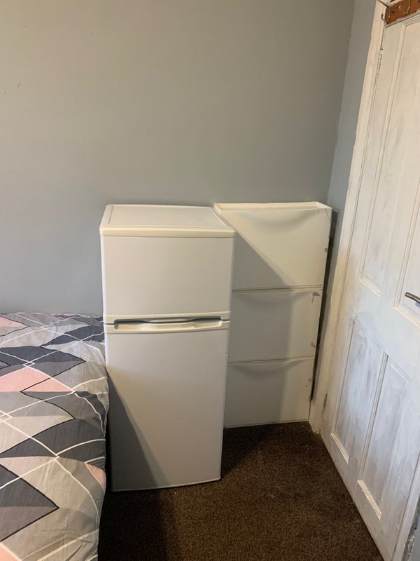 Room Arthur Road in Slough