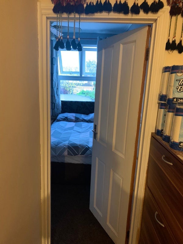 Room Arthur Road in Slough