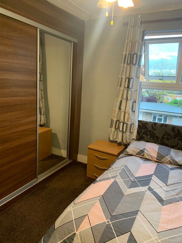 Room Arthur Road in Slough