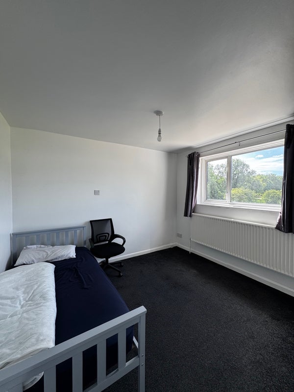 Room Howden Close in Greater London