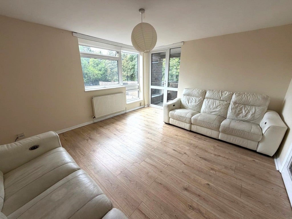 Flat Duffield Close in Greater London