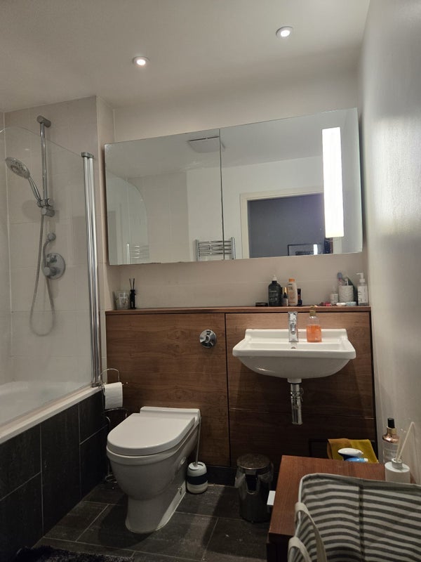 Room Ecclesbourne Road in Greater London