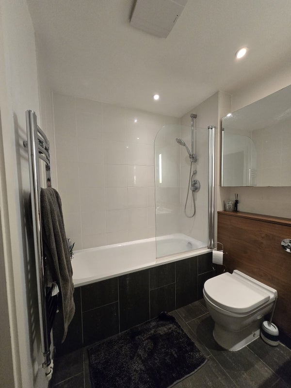 Room Ecclesbourne Road in Greater London
