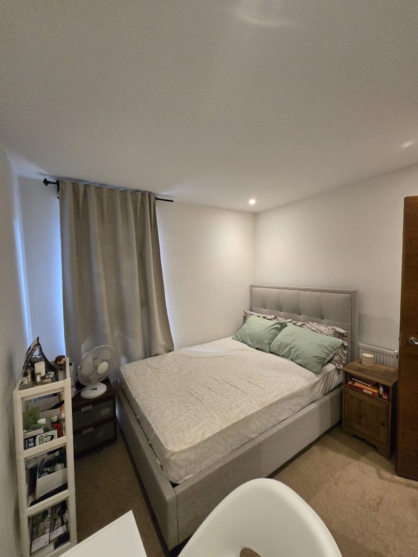 Room Ecclesbourne Road in Greater London