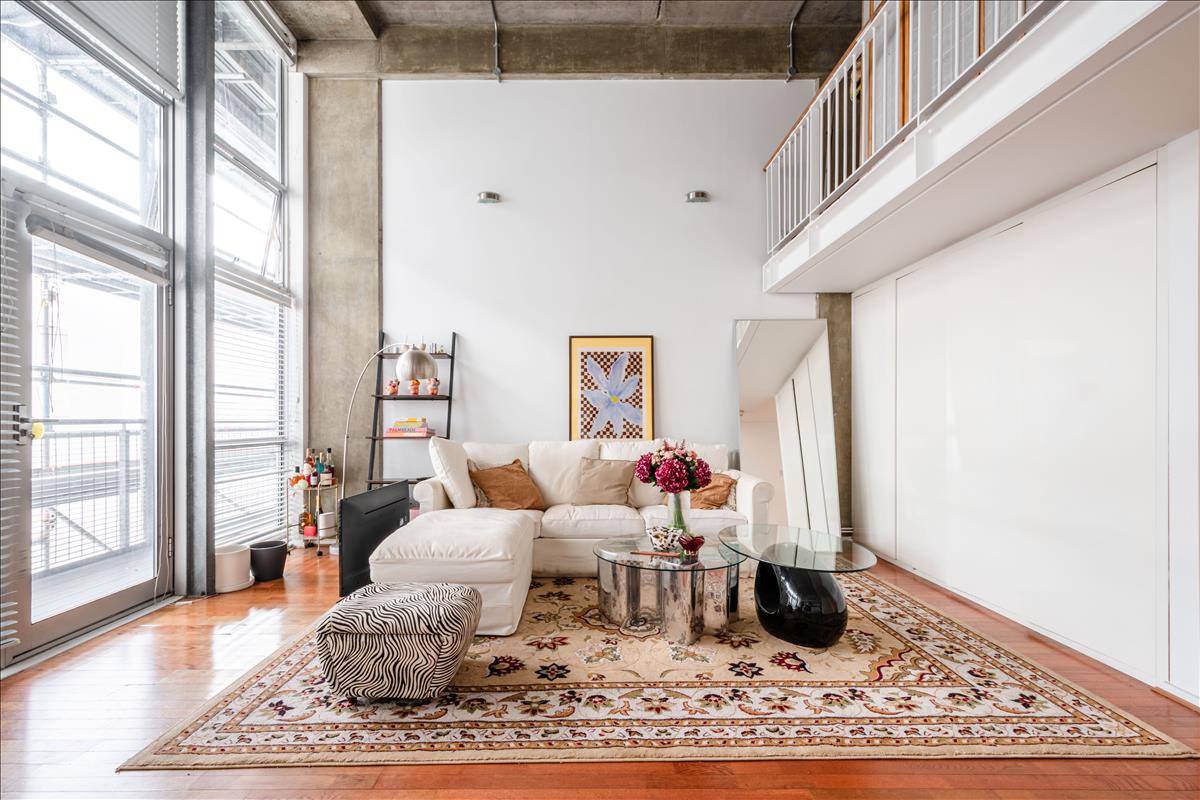 Flat Kingsland Road in Greater London