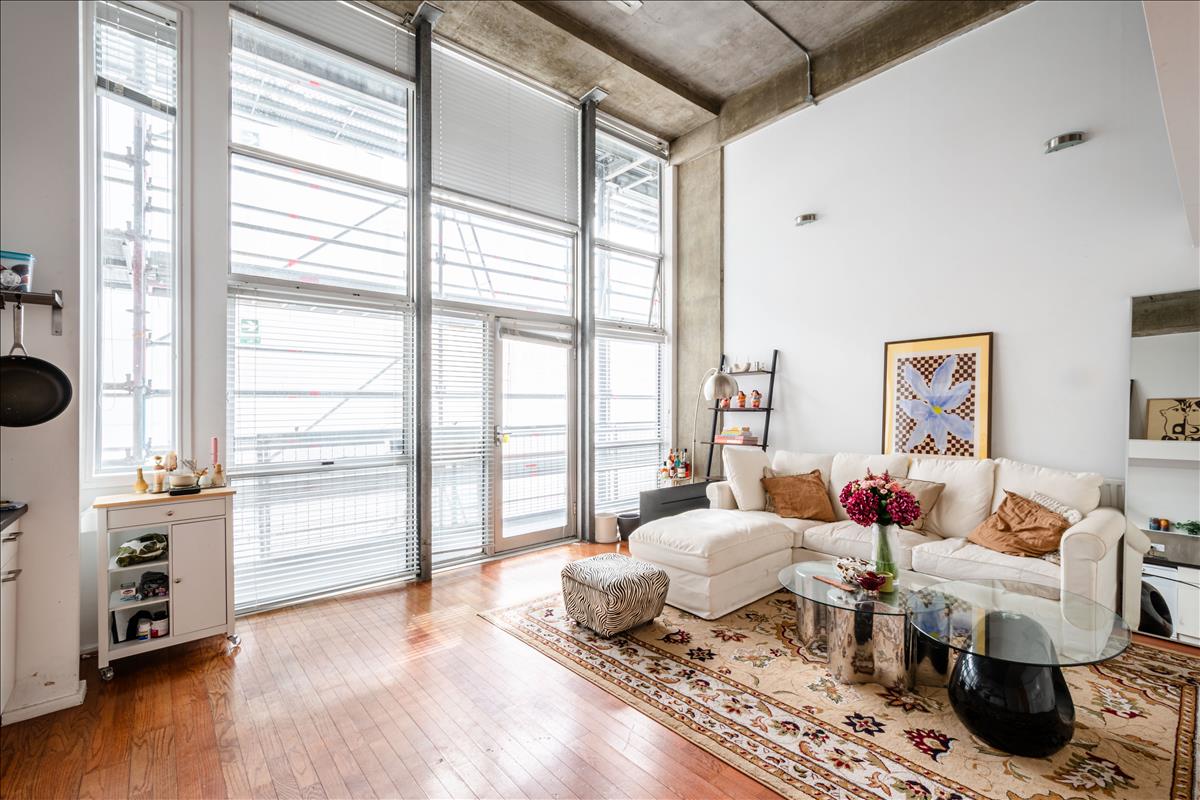 Flat Kingsland Road in Greater London