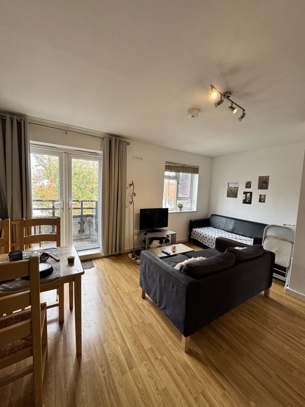 Room Goldhawk Road in Greater London