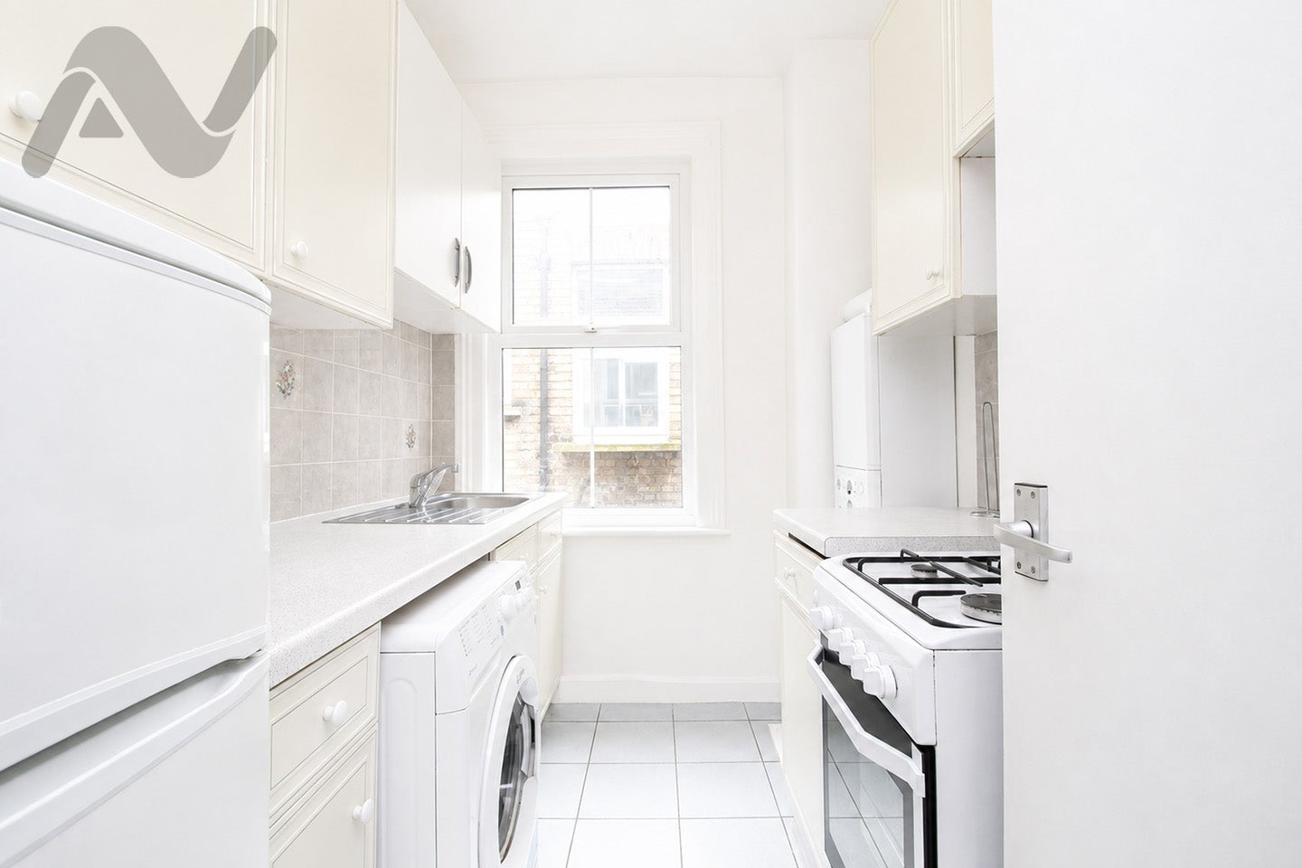 Flat Ballards Lane in Greater London