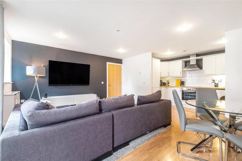 Room Larkhall Lane in Greater London
