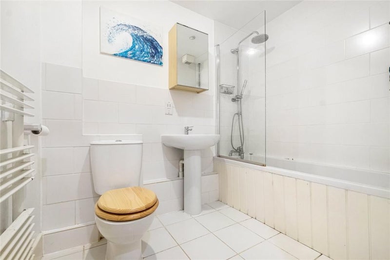Room Larkhall Lane in Greater London