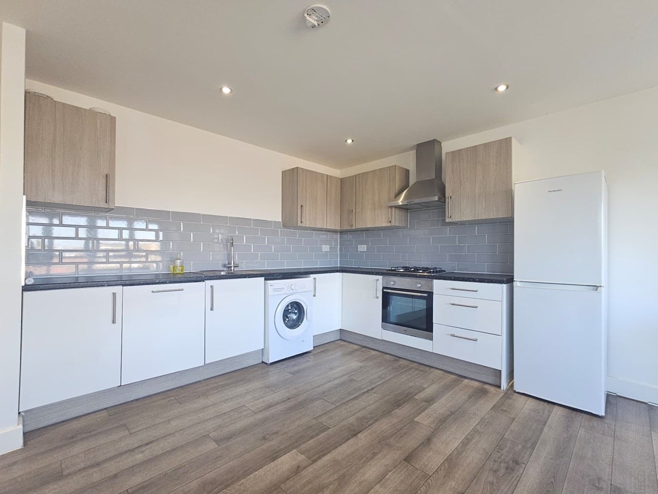 Flat Dunton Road in Greater London