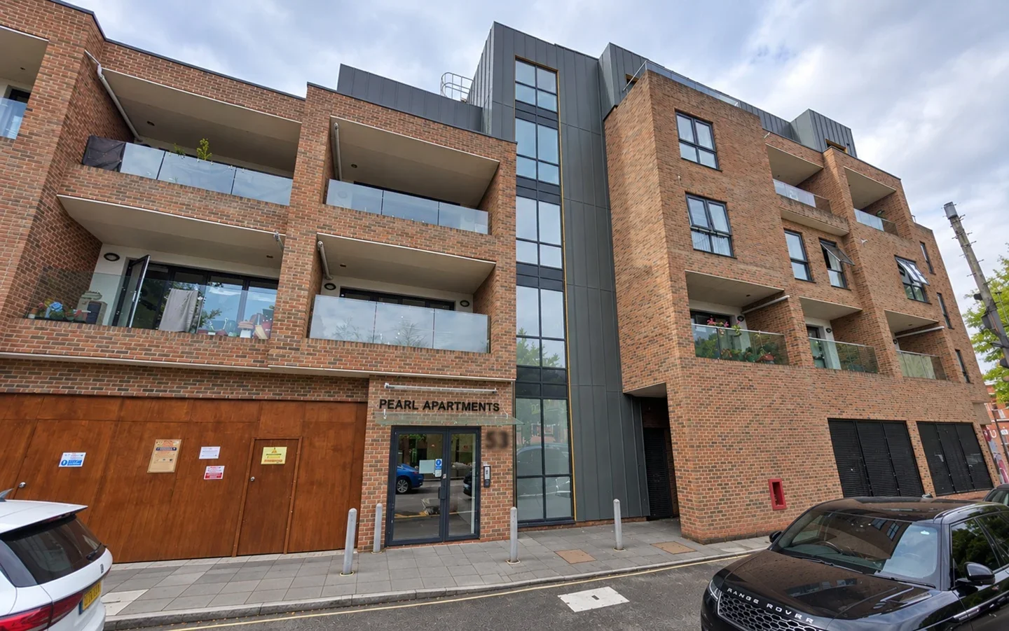 Flat Dunton Road in Greater London