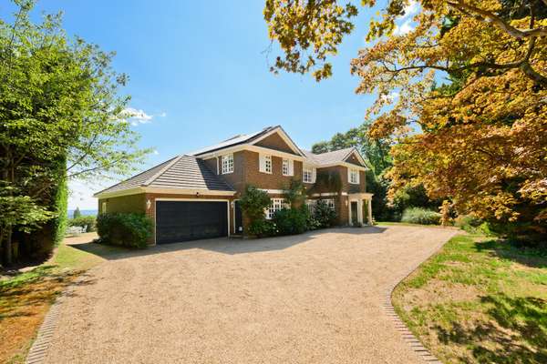 House Rodona Road in Elmbridge