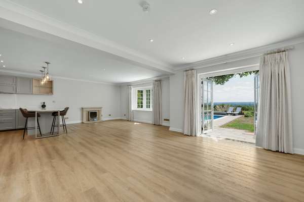 House Rodona Road in Elmbridge
