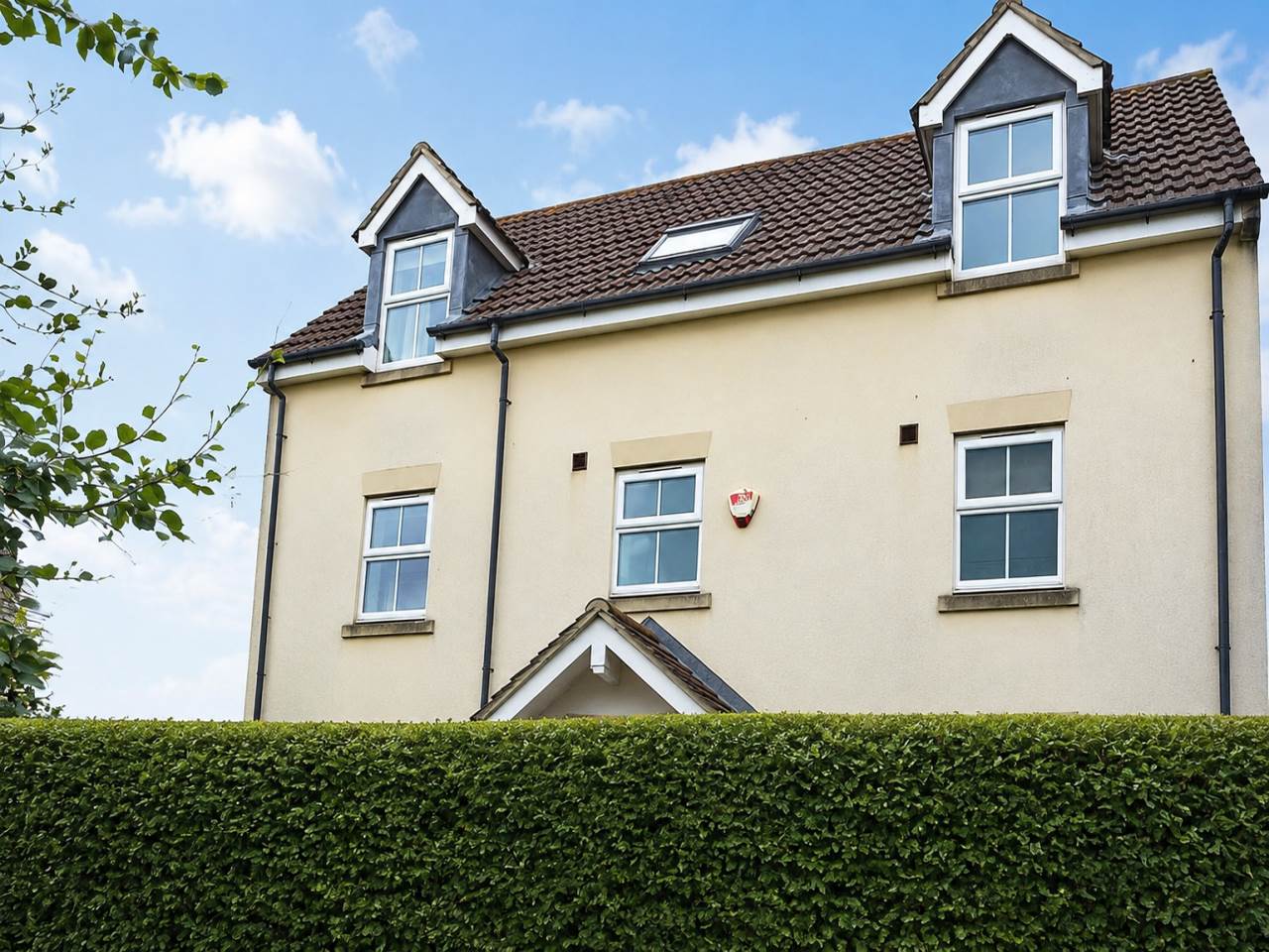 House Halton Close in Huddersfield