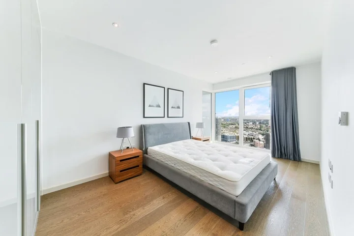 Flat Westfield Avenue in Greater London