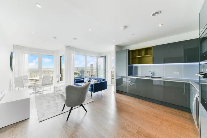 Flat Westfield Avenue in Greater London