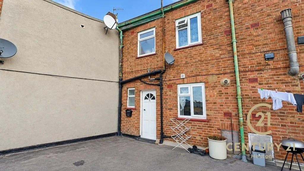 Flat New Heston Road in Greater London