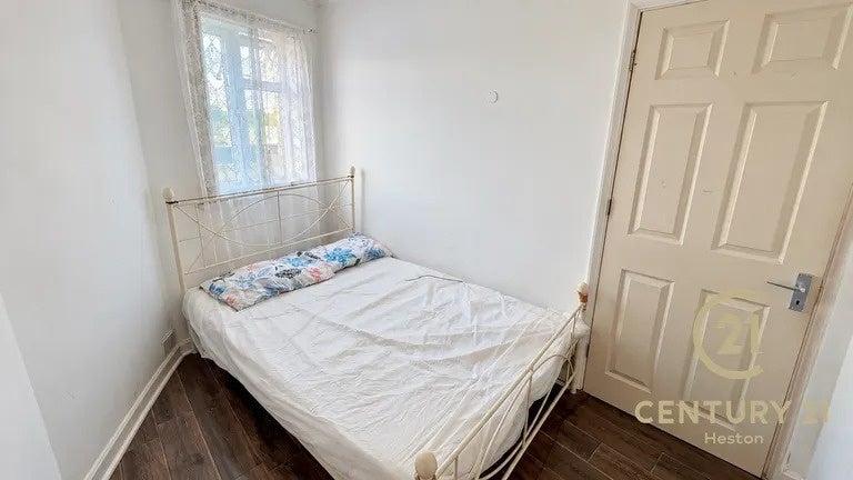 Flat New Heston Road in Greater London