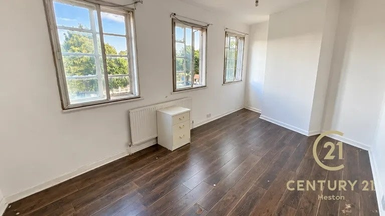 Flat New Heston Road in Greater London