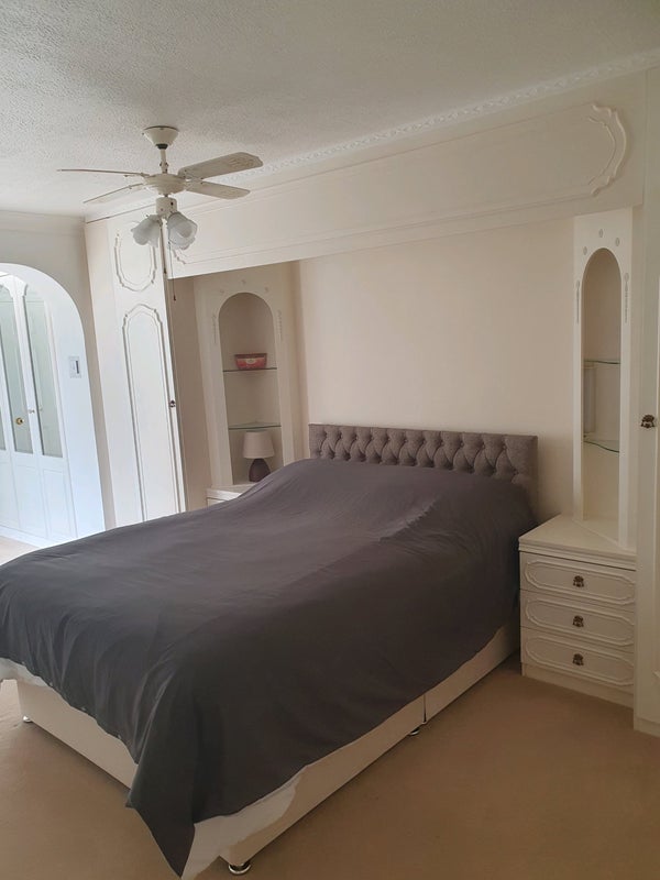 Room Hawthorn Avenue in Sheffield