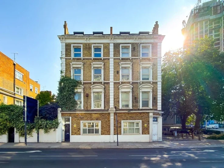 Flat Warwick Road in Greater London