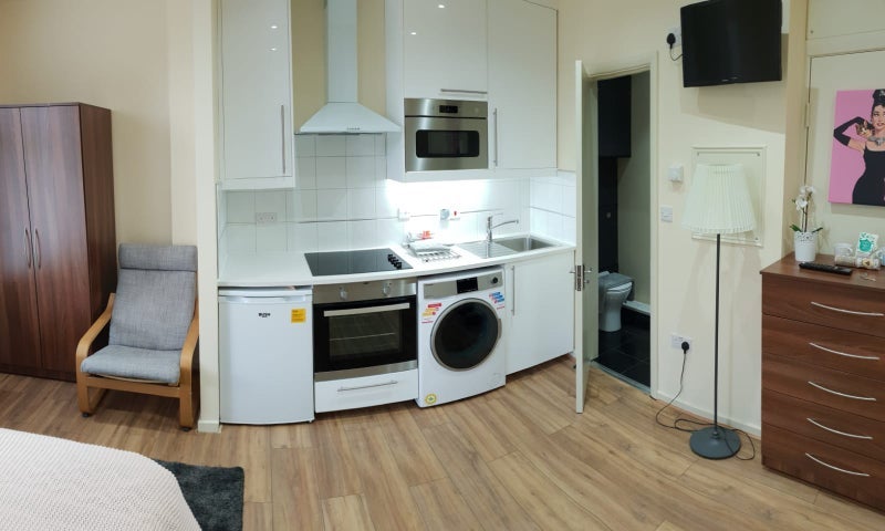 Flat Chatsworth Road in Greater London