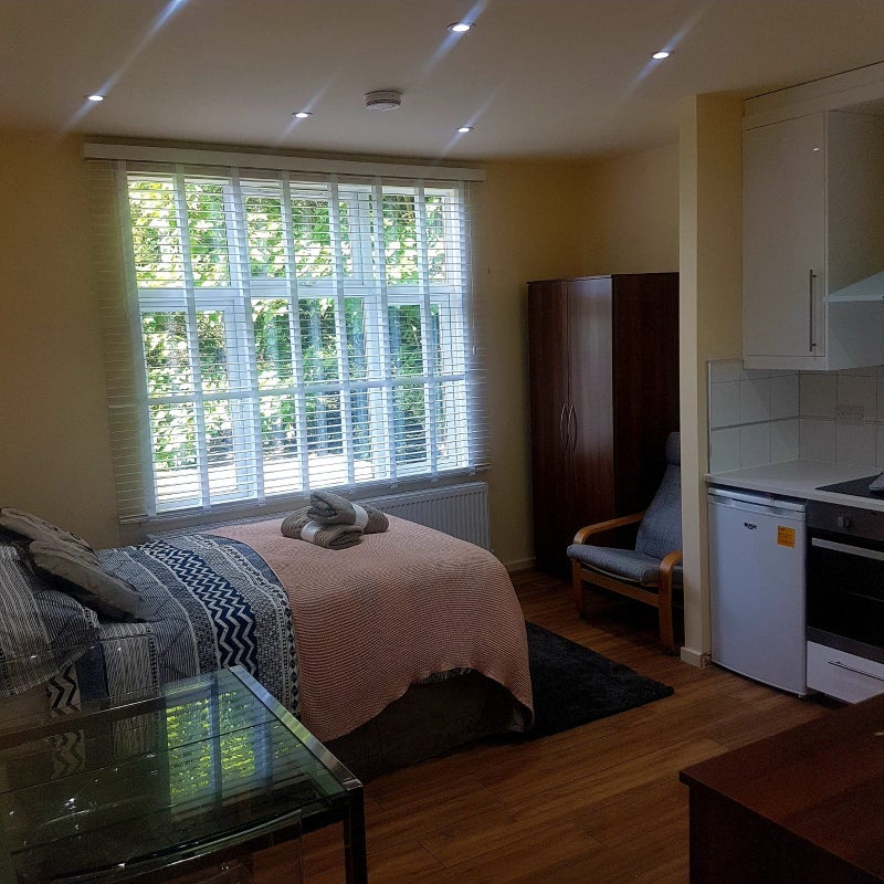 Flat Chatsworth Road in Greater London