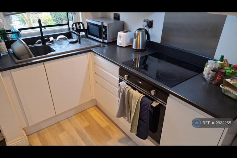 Room Lumley Avenue in Leeds