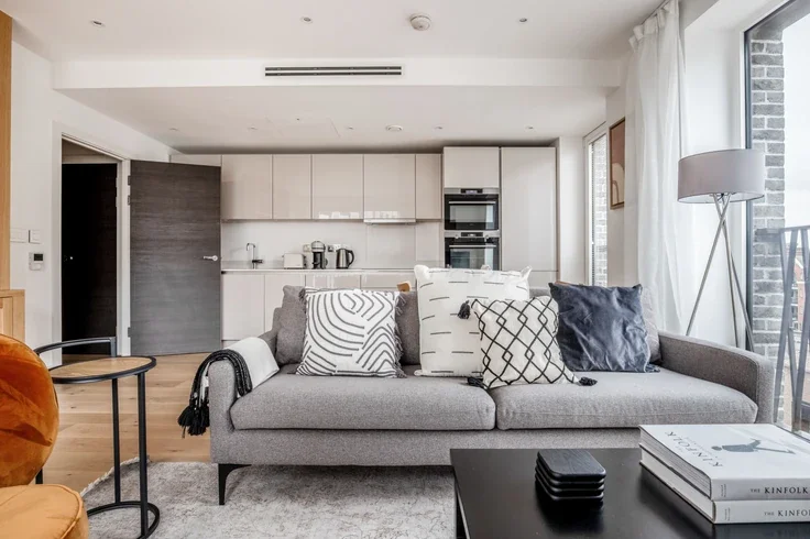 Flat Milcote Street in Greater London