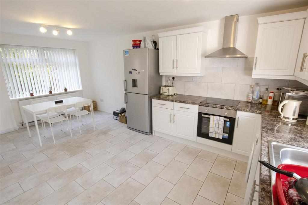 Flat Leahurst Crescent in Birmingham