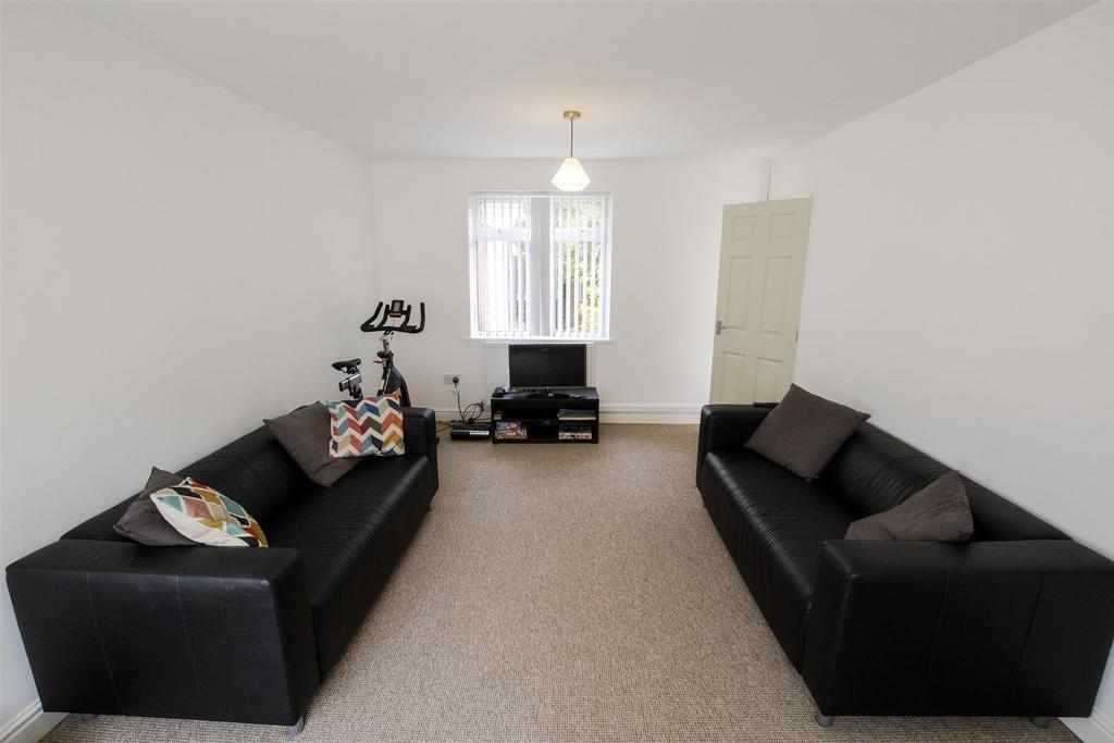 Flat Leahurst Crescent in Birmingham