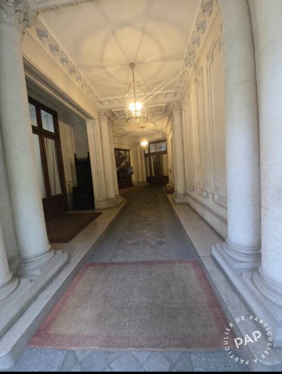 Flat Avenue Georges Mandel in Paris