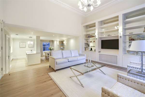 Flat Vicarage Gate in Greater London