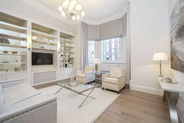 Flat Vicarage Gate in Greater London